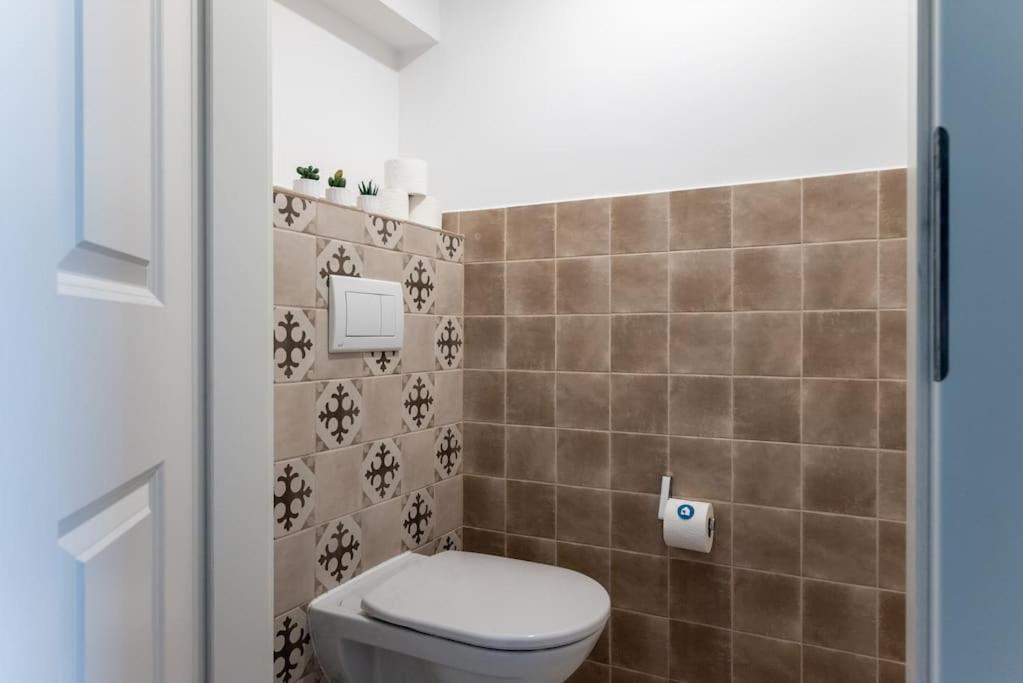 Apartamento Neat 1Br Duplex By Metro And Center By Hm Viena Exterior foto