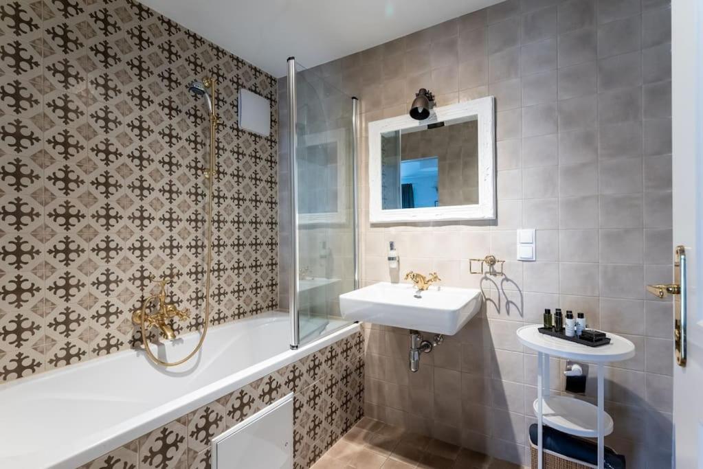 Apartamento Neat 1Br Duplex By Metro And Center By Hm Viena Exterior foto
